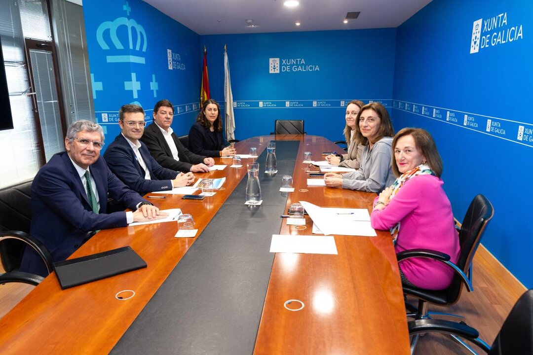 20250407 AVMReunionIberdrola central hidroeléctrica Conso II conselleira de Medio Ambiente e Cambio Climático, Ángeles Vázquez, y el delegado de Iberdrola en Galicia, Francisco Silva alcaldes de Vilariño de Conso, Melisa Macía, y de Viana do Bolo, Andrés Montesinos