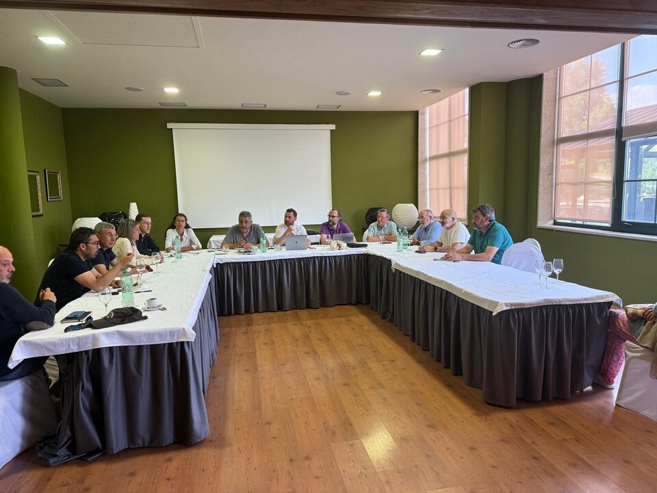Primera reunión de la representación de los alcaldes con los integrantes de la Plataforma.