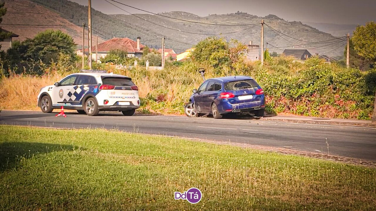 20250811 Accidente tráfico sin heridos rotonda cabreiroá verín (1)