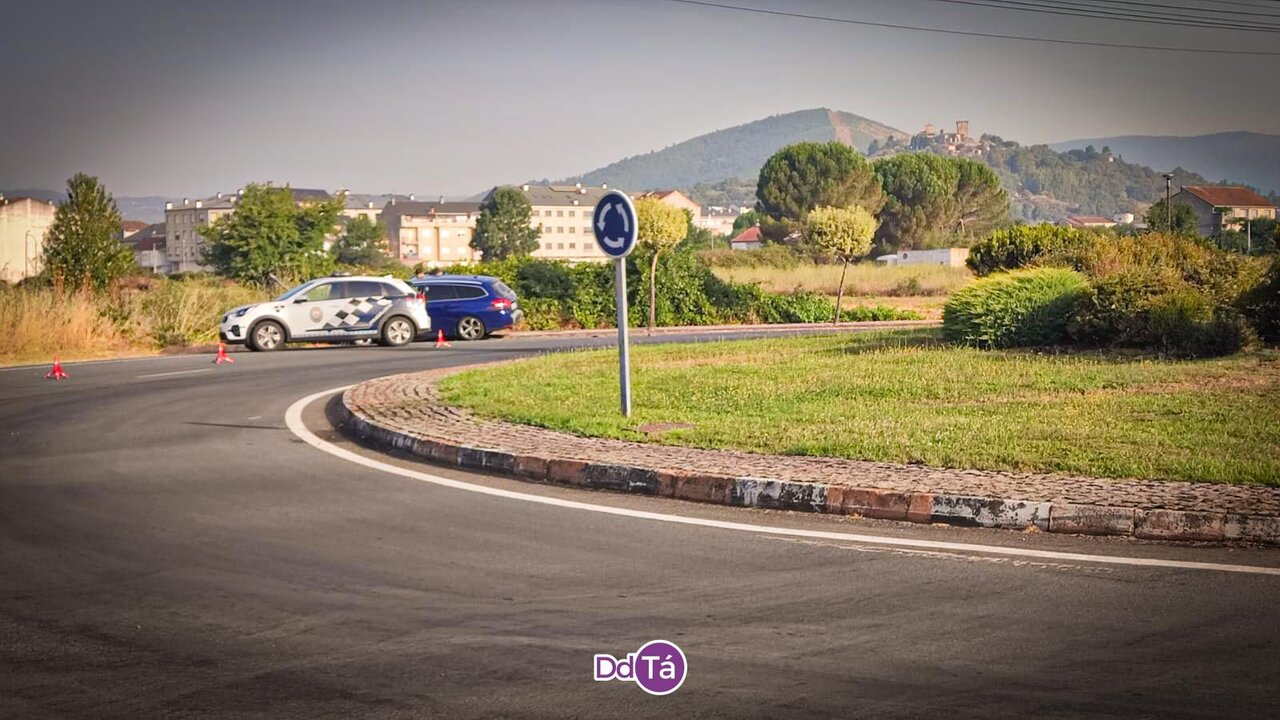 20250811 Accidente tráfico sin heridos rotonda cabreiroá verín (2)