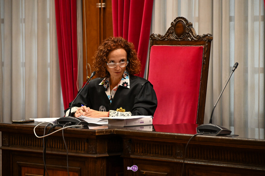 Carmen Eiró, fiscal de Medio Ambiente, sostuvo en todo momento que la obra de pavimentado de la calle lo fue de "gran complejidad técnica". | FOTO: Noelia Caseiro.