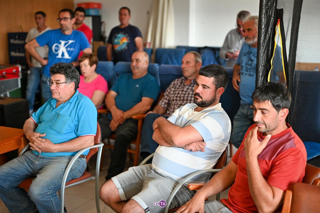 Algúns dos apicultores presentes na xuntanza celebrada na Gudiña, este mércores. | FOTO: Noelia Caseiro.