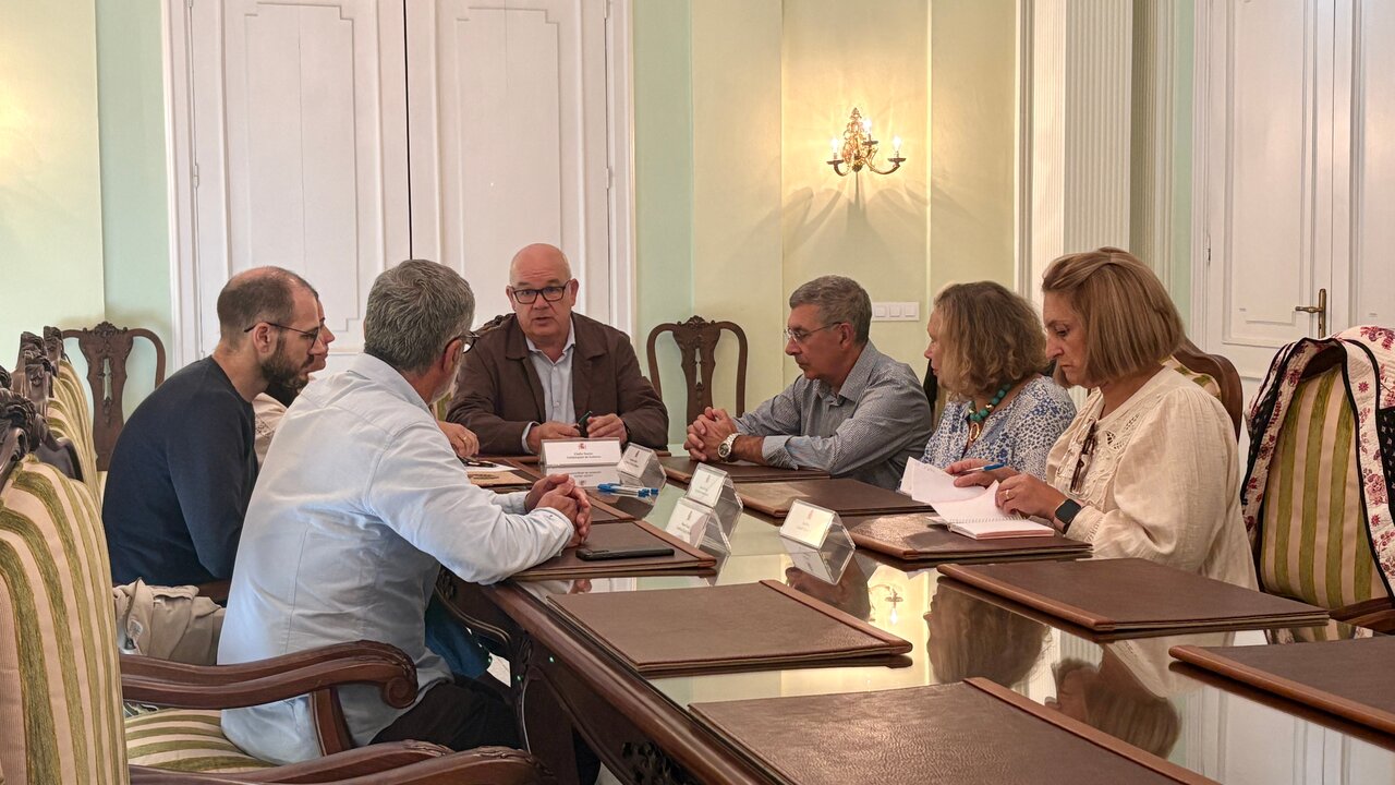 20250922 Reunión alcaldesa Vialrdevós Eva Pérez Gamote con Eladio Santos proxecto CARES
