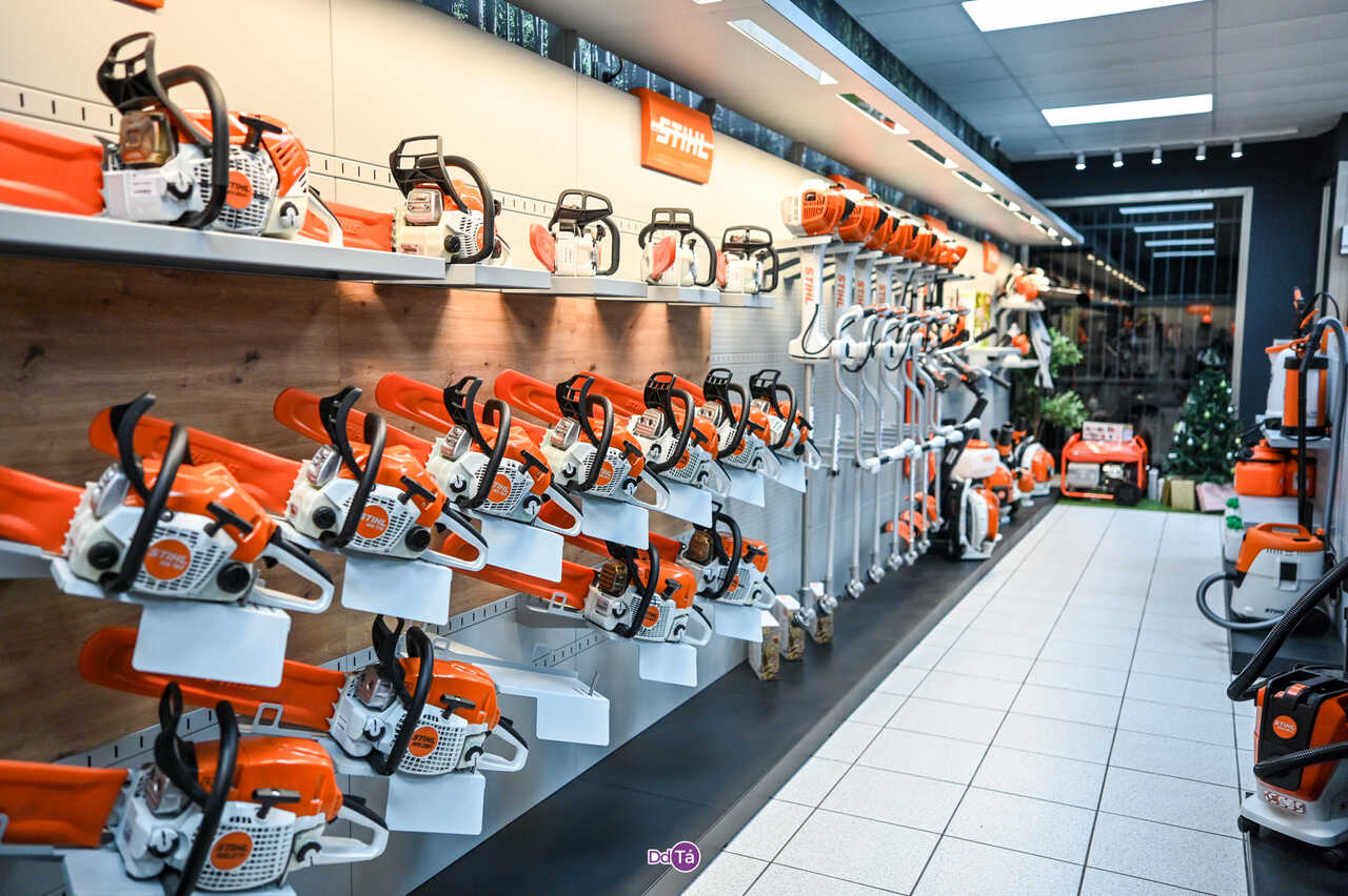 Amplia exposición de productos Stihl.