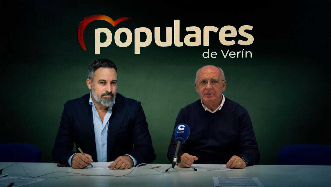 Abascal y Jiménez, en la sede popular el pasado día 23 de diciembre. | FOTO: Jorge Máximo Godás.