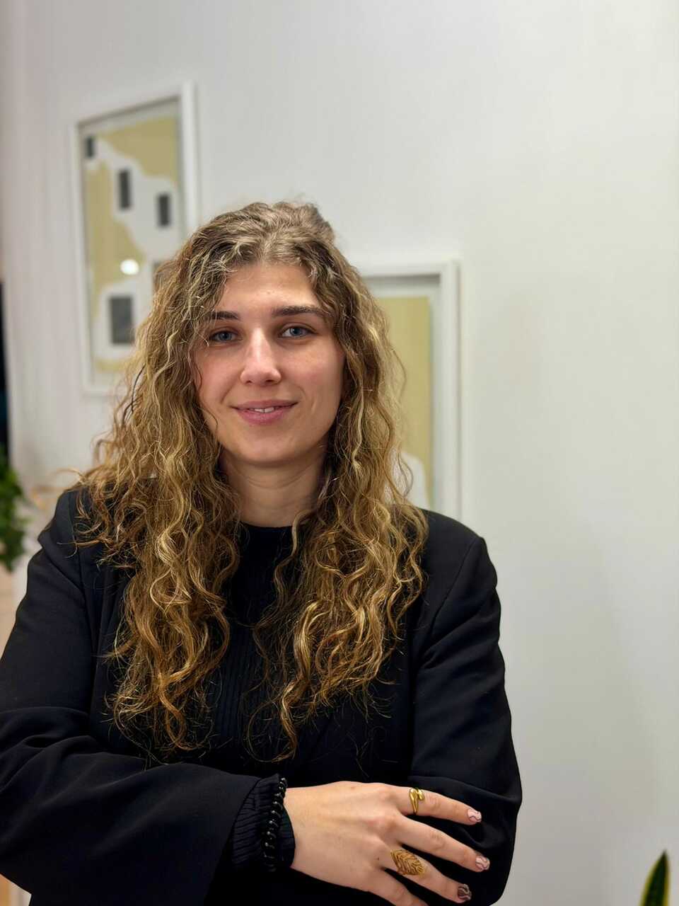Caneiro Losada leva, dende o 2023, no gabinete de Comunicación da Consellería de Educación da Xunta de Galicia.
