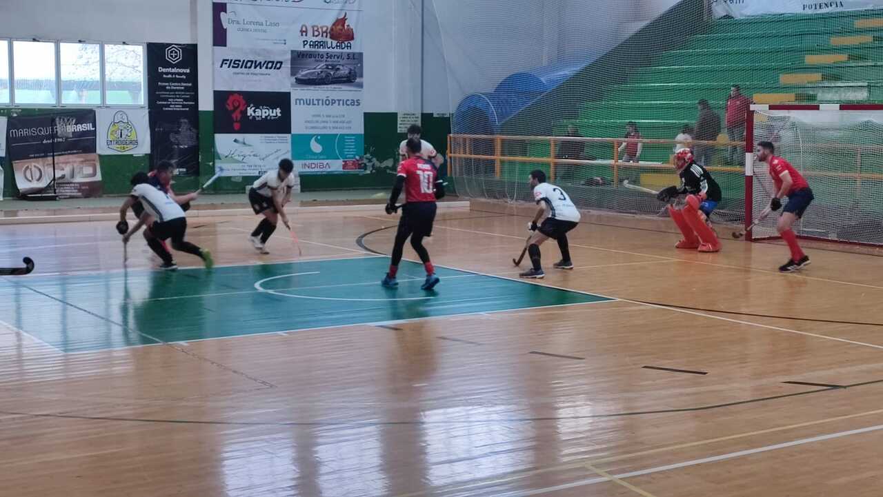Los partidos se desarrollaron en el pabellón polideportivo de Verín, este domingo. | FOTO: Xosé Lois Colmenero.
