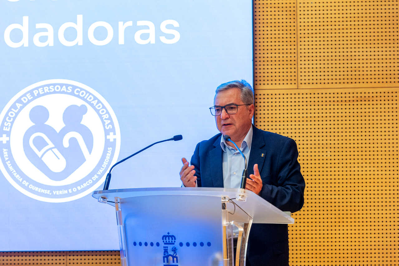 PRESENTACIÓN GUÍA PERSOAS COIDADORAS
O presidente provincial, Luis Menor, participa no acto de presentación da Guía para Persoas Coidadoras, froito da colaboración entre o Sergas e a Deputación de Ourense. Tamén participan Santiago Camba Bouzas (Xefe da Área Sanitaria Ourense, Verín e O Barco), Patricia Torres Madureira (Deputada Provincial), entre outras autoriades. No Centro Cultural Marcos Valcárcel