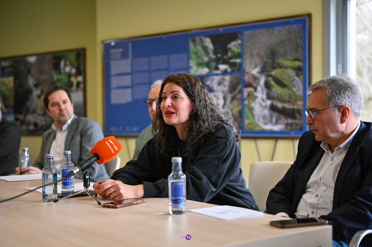 A directora de As Aguas, na presentación deste xoves en Muíños. | FOTO: Noelia Caseiro.