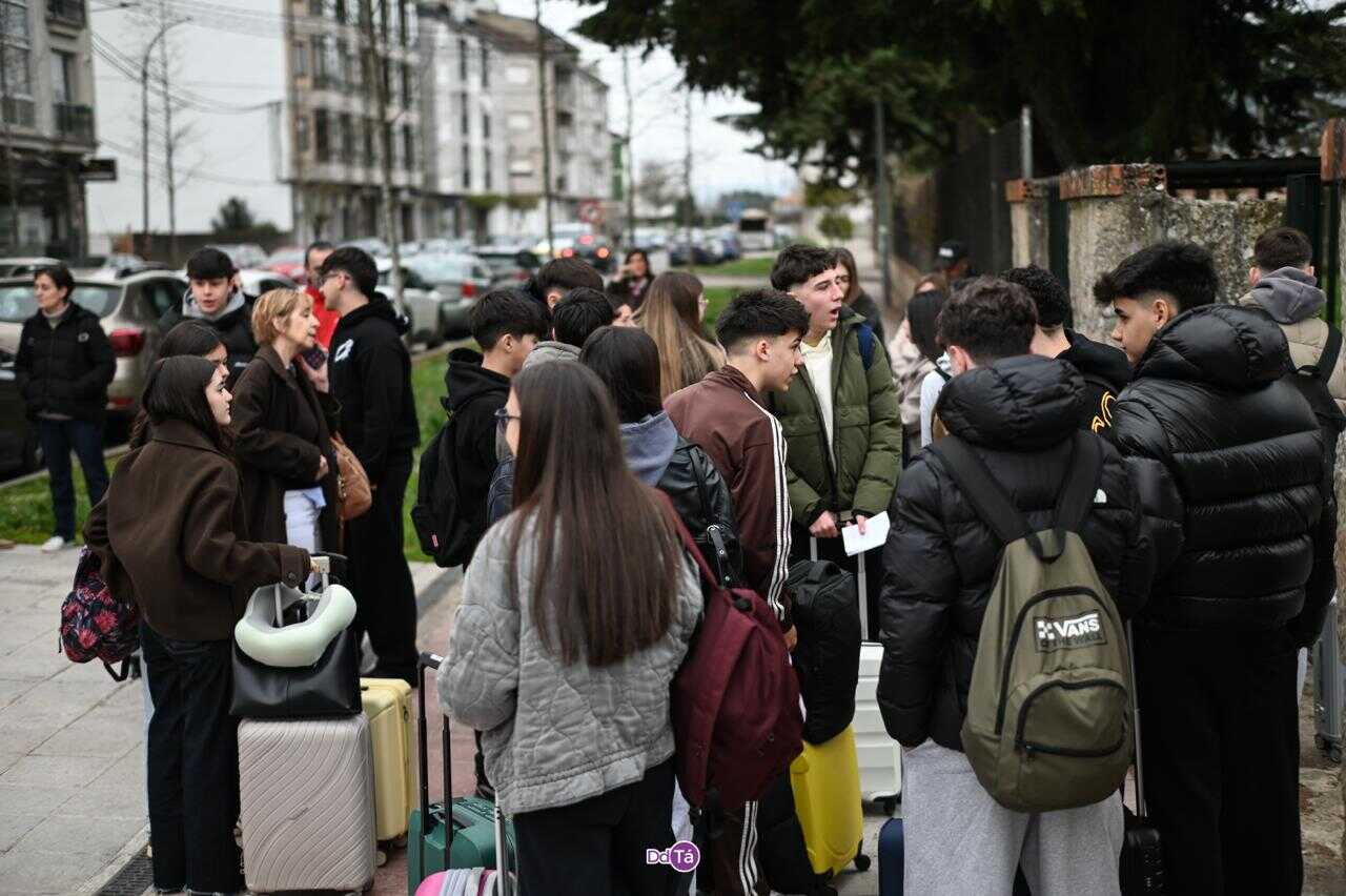 El grupo de estudiantes viajó desde Verín hasta Oporto en autobús. | FOTO: Noelia Caseiro.