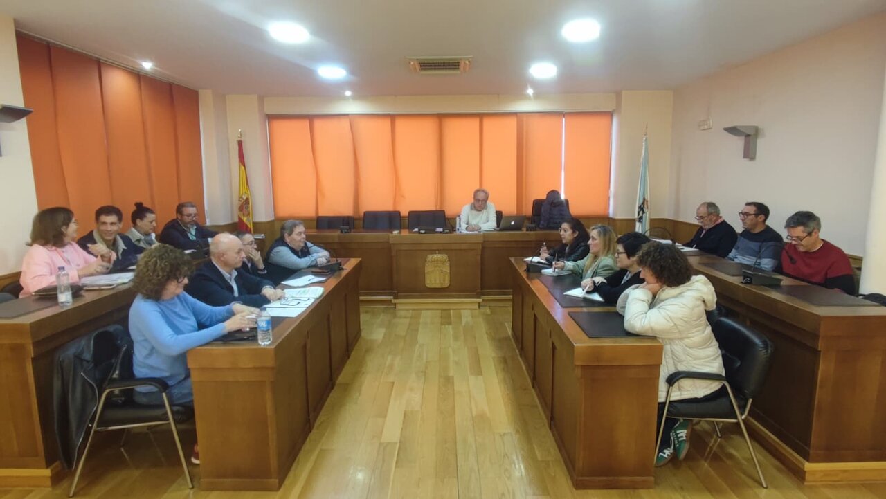 La reunión de alcaldes y alcaldesas integrantes del proyecto Futuro Verde Alto Támega tuvo lugar este miércoles en Verín. | FOTO: Xosé Lois Colmenero.
