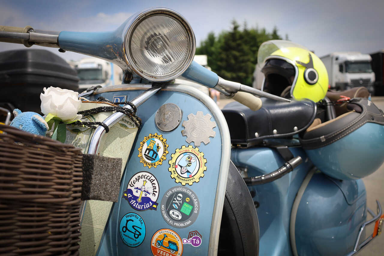 V&iacute;ronse vespas de todos os lugares de Espa&ntilde;a. | FOTO: Anabel G. Sim&oacute;n.