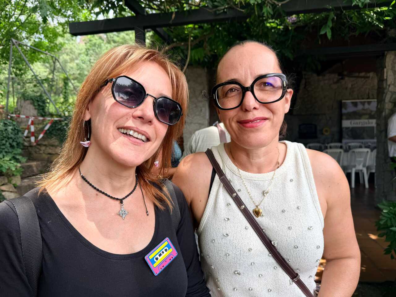 A autora, Rochi Nóvoa, con Sonia, con quen compartiu mesa en Gargalo. | FOTO: Xosé Lois Colmenero.