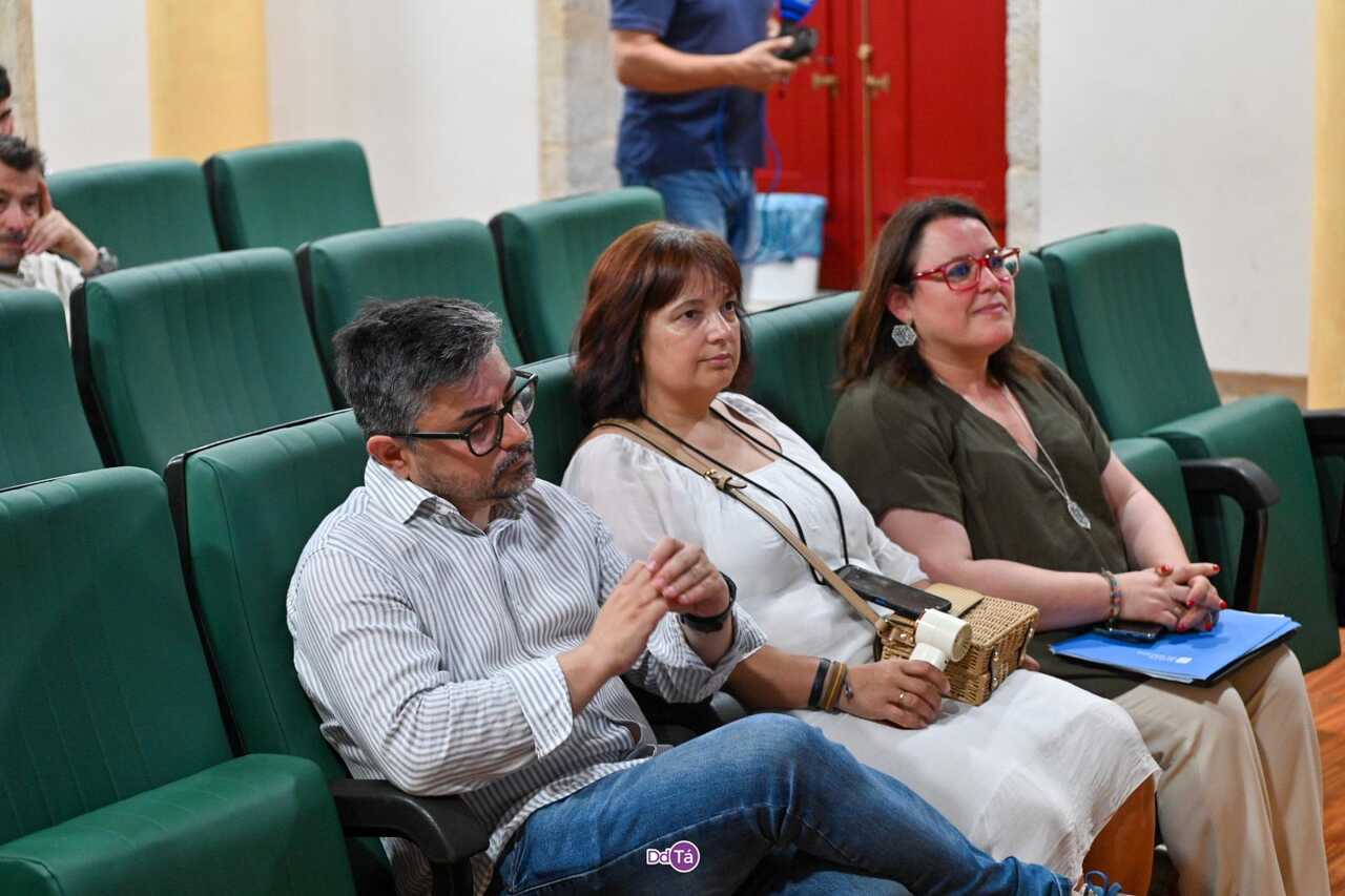 El parlamentario autonómico Victor Baladrón, uno de los asistentes al acto. | Foto: Noelia Caseiro.