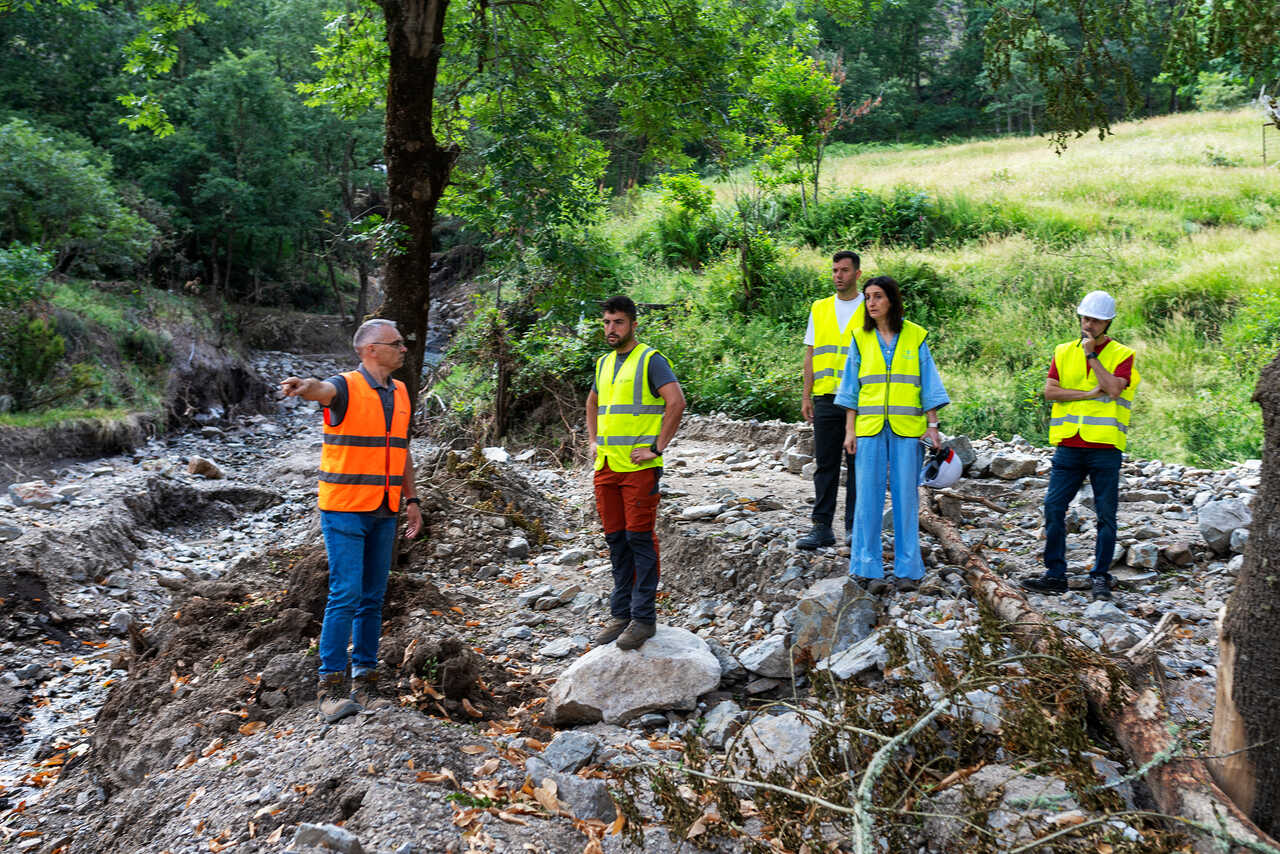 Visita ós pobos de A Bouza e Pixeiros no concello da Viana do Bolo, para o inciio das obras de limpez e reconstrución polos danos causados polas riadas do pasado mes de xuño.